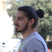 Studente universitario impartisce lezioni e nozioni di Italiano per stranieri e migranti